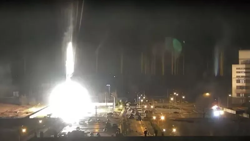 Las fuerzas rusas toman el control de la planta nuclear más grande de Europa tras un incendio