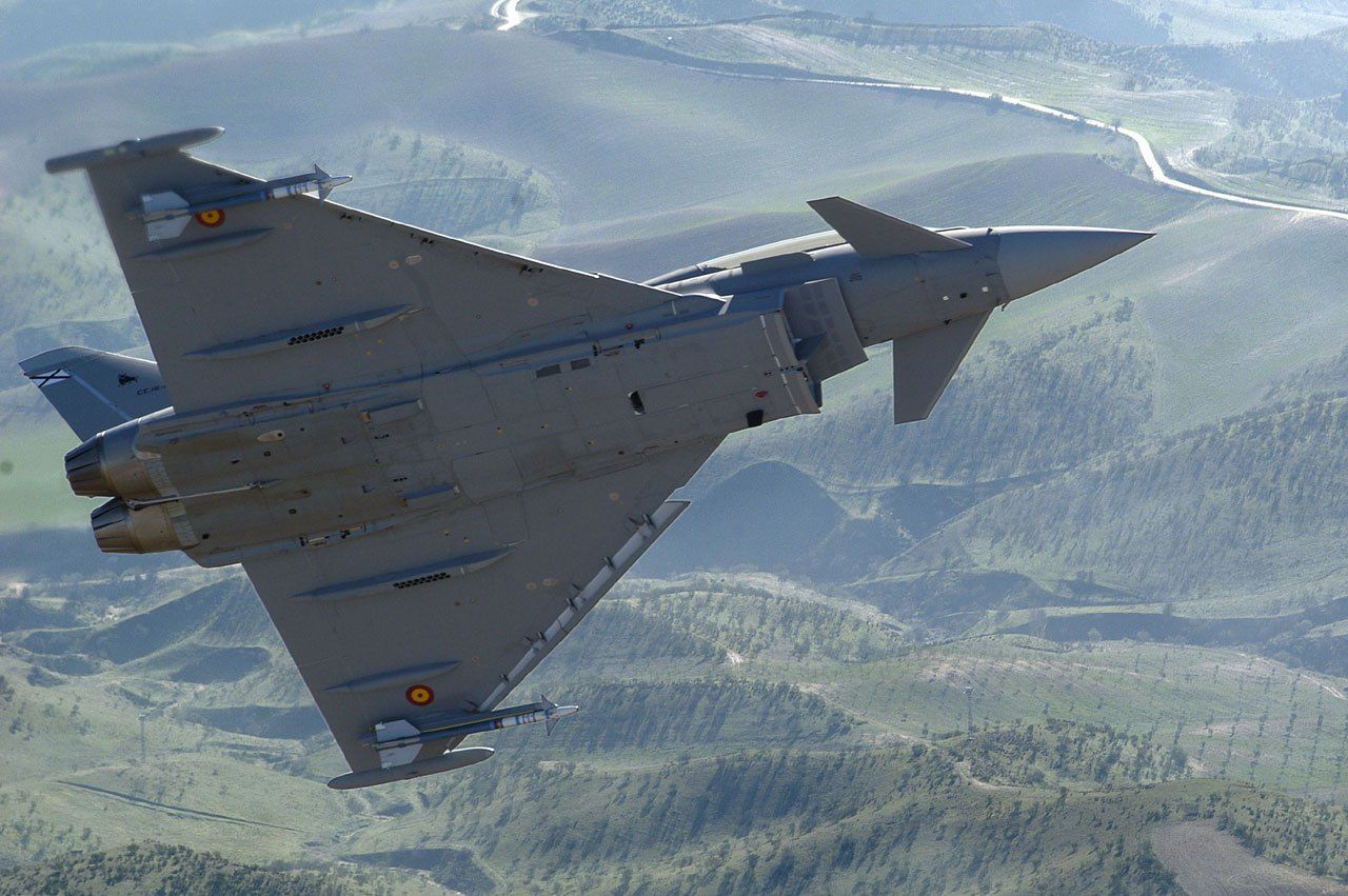 EEUU y Polonia podrian proporcionar aviones de combate a Ucrania