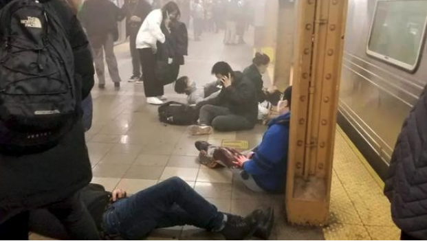 Tiroteo en un Metro de Brooklyn, Nueva York: hay varios heridos