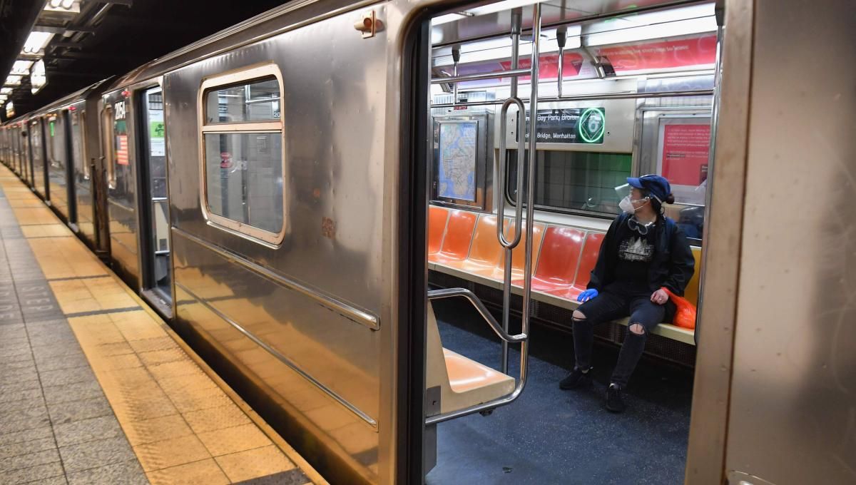 Balearon otra persona en vagón del Metro de Nueva York