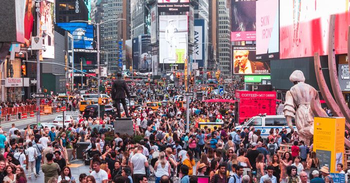 Contagios y muertes COVID siguen aumentando en NYC pero cada vez menos neoyorquinos acatan llamado a usar máscaras