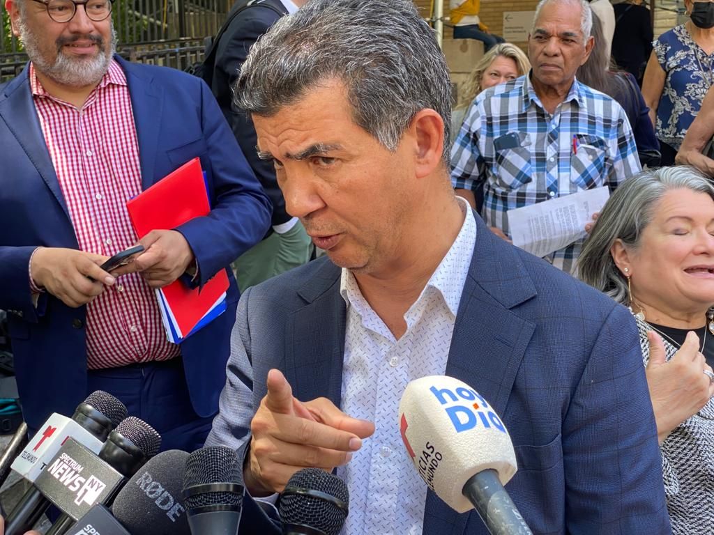 Anuncian planes para el cuidado de los envejecientes al cruzar las calles en NY