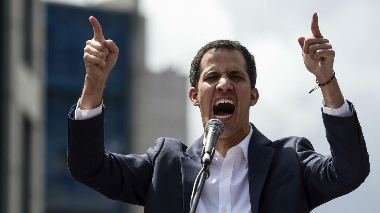 Agreden en Venezuela al lider opositor Juan Guaido