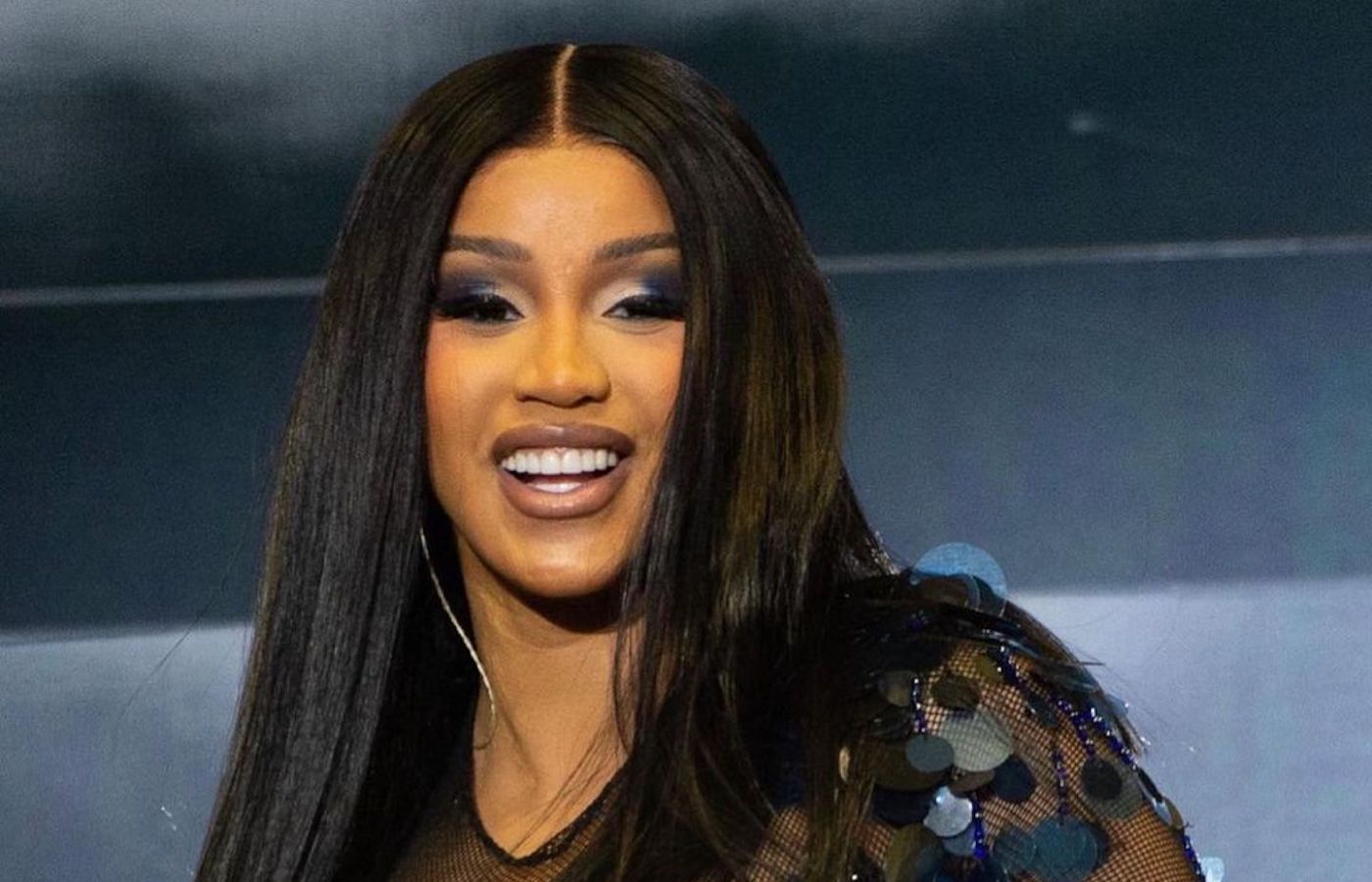 Cardi B donó $100,000 dólares a escuela en el Bronx, Nueva York