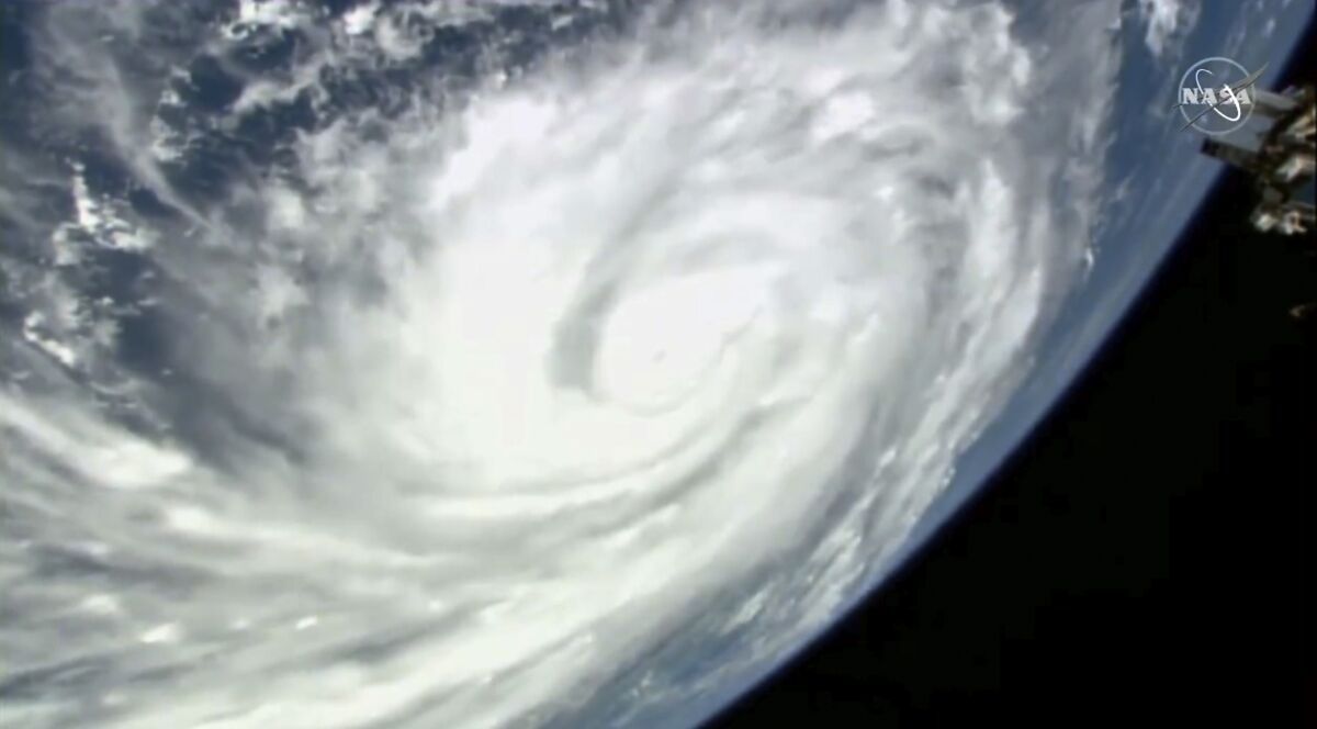 El huracán Ian entra a la Florida con vientos de 250 km/hora