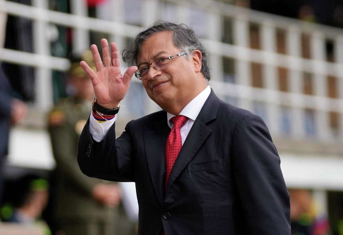 Petro sacude las Fuerzas Armadas de Colombia