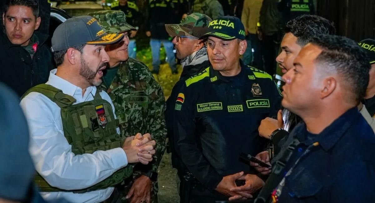 Colombia: presidente De La Espriella encabeza megaoperativo en Medellín con 135 capturas y 153 allanamientos