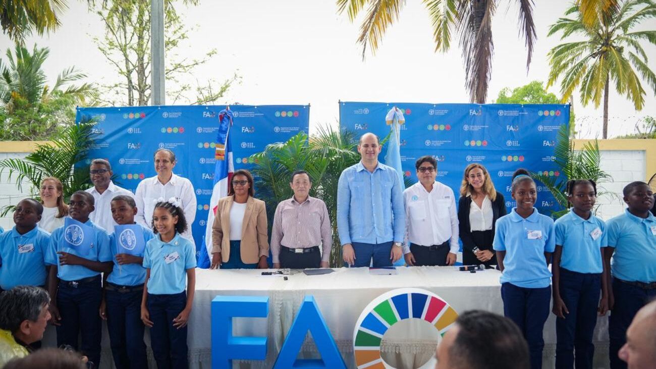 FAO reconoce a República Dominicana por salir del Mapa del Hambre y visita escuela modelo en Monte Plata
