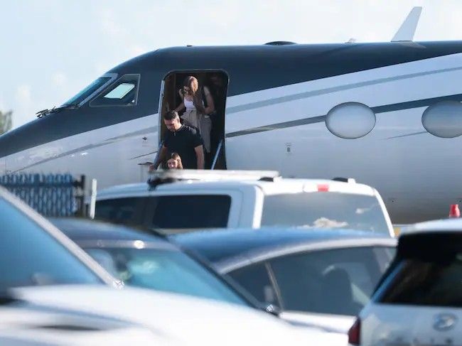 Flávio Bolsonaro llega a Miami tras huir de Brasil después de perder las elecciones frente a Lula