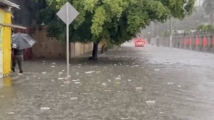 Lluvias en República Dominicana afectan a 2,360 personas y 590 viviendas; el COE mantiene alerta amarilla en nueve demarcaciones