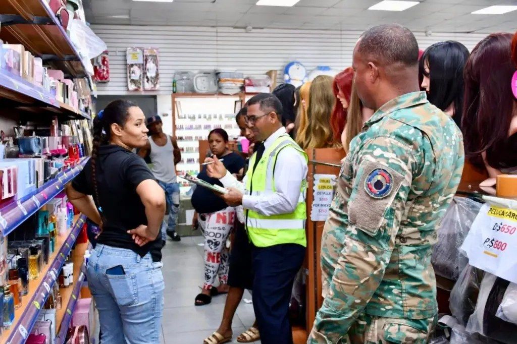 Ministerio de Trabajo clausura 24 comercios chinos e interviene 101 en República Dominicana por abusos laborales