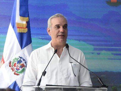 República Dominicana: Abinader inaugura dos escuelas, una estancia infantil y obras en San Pedro de Macorís