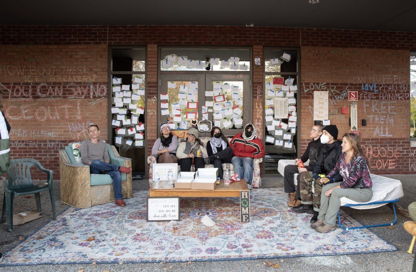Vermont: 13 manifestantes enfrentan cargos tras las protestas contra un centro de inteligencia de ICE en Williston
